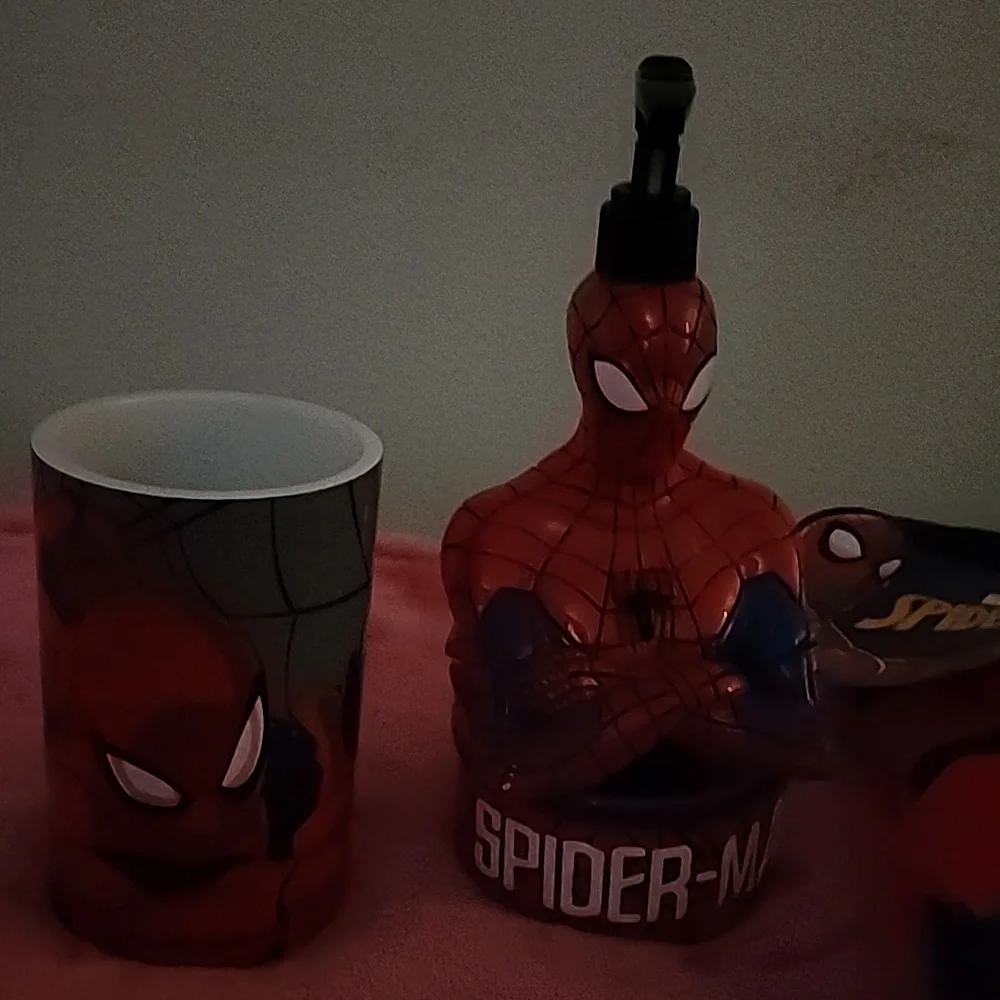 ✨️NWT SPIDERMAN 4PC BATHROOM SET / 2 TOWELS/ CUP/ SOAP HOLDER